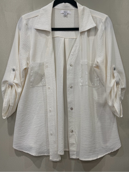 The Unbranded Brand Tops - nico White Sequin Pocket Button-Front Blouse size M